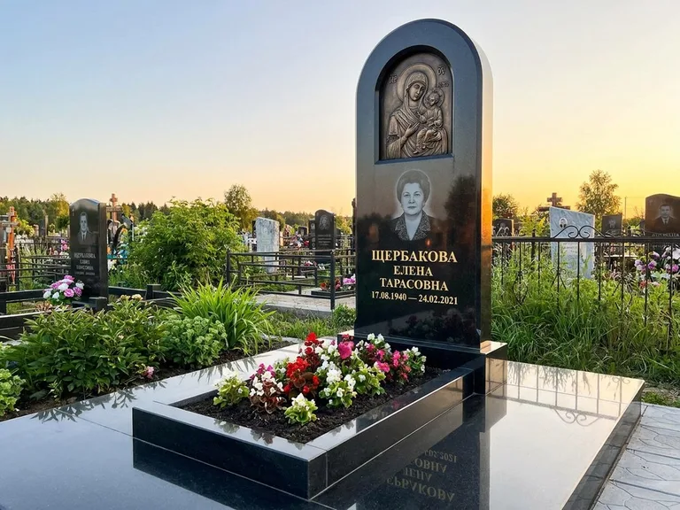 Памятник с барельефом — выполненная работа 35 в Казани