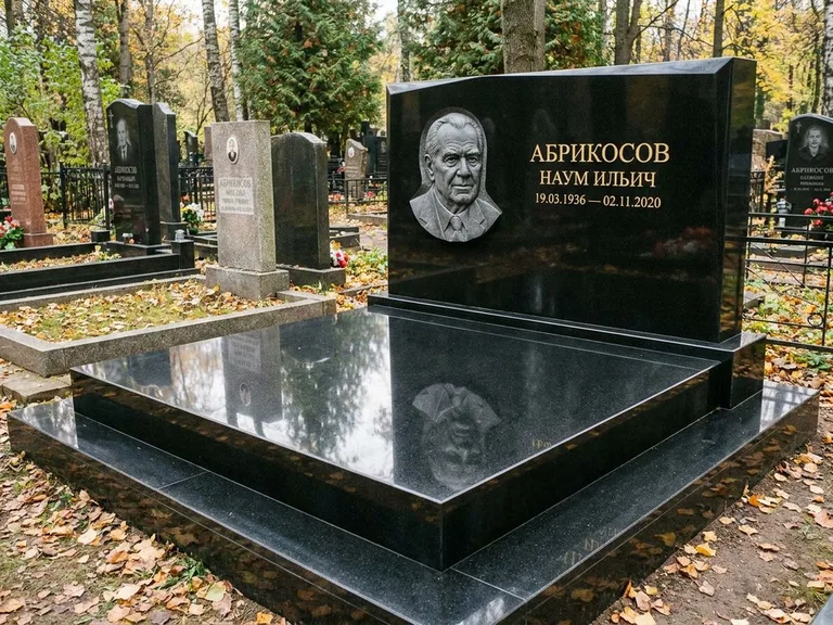 Памятник с барельефом — выполненная работа 37 в Казани