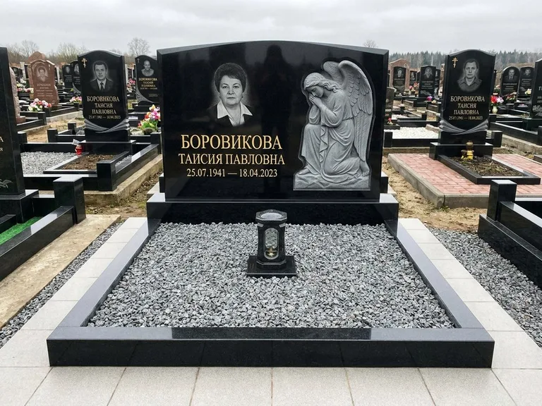 Памятник с барельефом — выполненная работа 38 в Казани