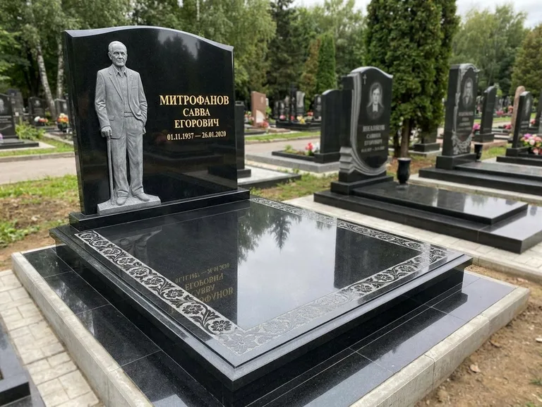 Памятник с барельефом — выполненная работа 48 в Казани