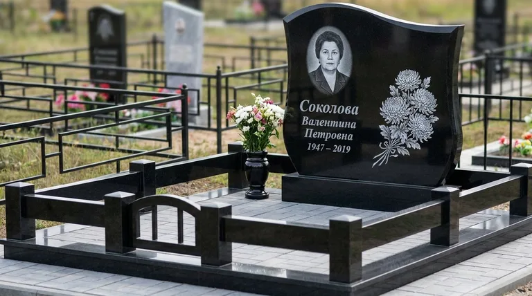 Памятник с гравировкой хризантем — выполненная работа «Соколова» в Казани