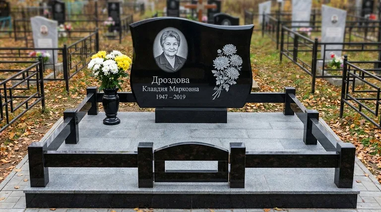 Памятник с гравировкой хризантем — выполненная работа «Дроздова» в Казани