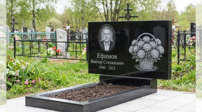 Памятник с гравировкой хризантем — выполненная работа «Ефимов» в Казани