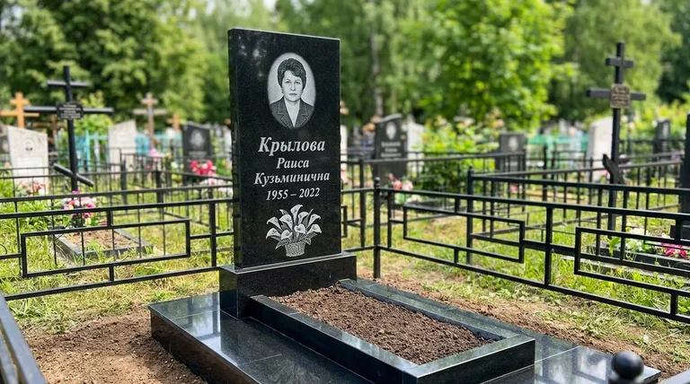 Памятник с гравировкой калл — выполненная работа «Крылова» в Казани
