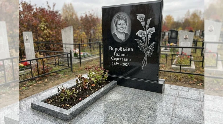 Памятник с гравировкой калл — выполненная работа «Воробьёва» в Казани