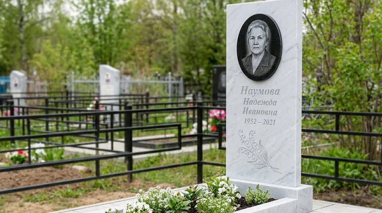 Памятник с гравировкой ландышей — выполненная работа «Наумова» в Казани