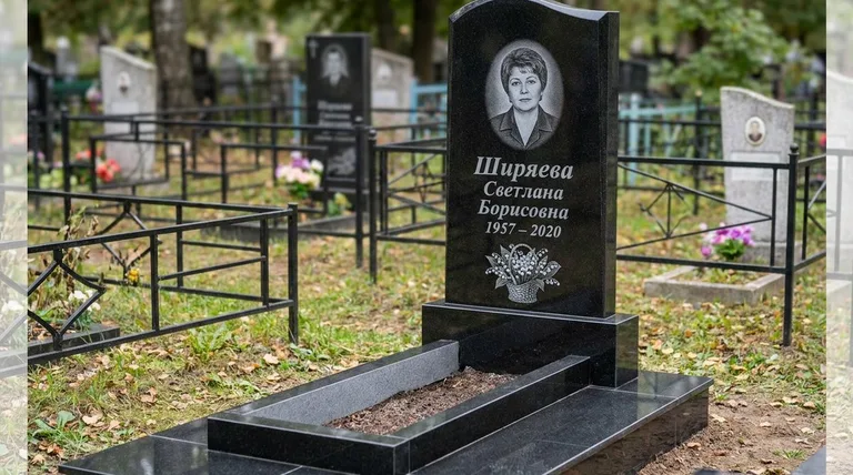 Памятник с гравировкой ландышей — выполненная работа «Ширяева» в Казани