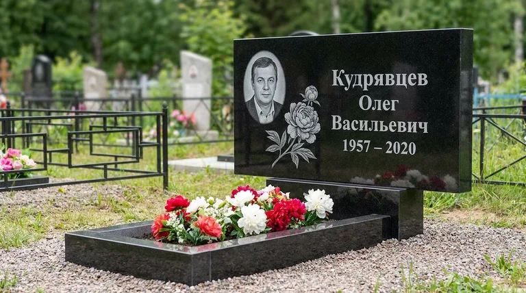 Памятник с гравировкой пионов — выполненная работа «Кудрявцев» в Казани