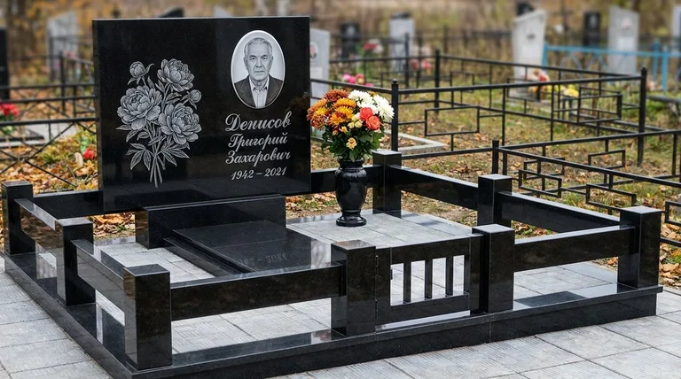 Памятник с гравировкой пионов — выполненная работа «Денисов» в Казани