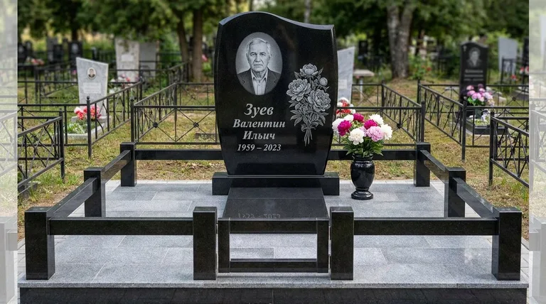 Памятник с гравировкой пионов — выполненная работа «Зуев» в Казани