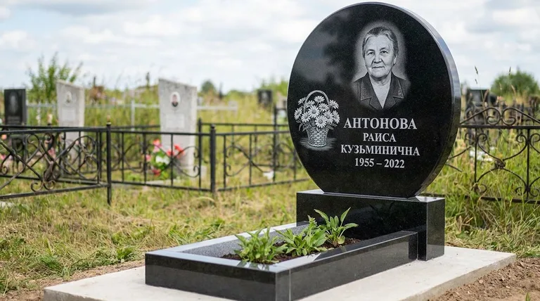 Памятник с гравировкой ромашек — выполненная работа «Антонова» в Казани