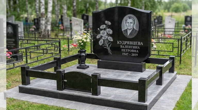 Памятник с гравировкой ромашек — выполненная работа «Кудрявцева» в Казани