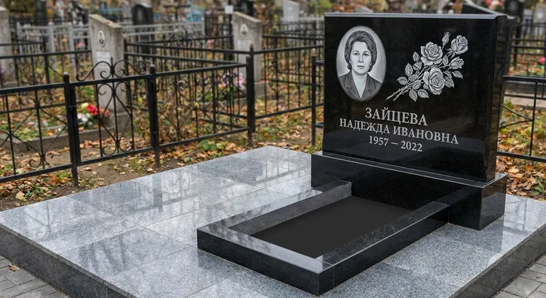 Памятник с гравировкой роз — выполненная работа «Зайцева» в Казани