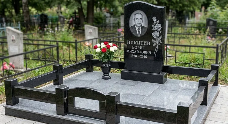 Памятник с гравировкой роз — выполненная работа «Никитин» в Казани
