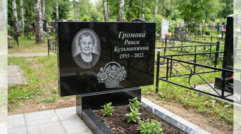 Памятник с гравировкой роз — выполненная работа «Громова» в Казани