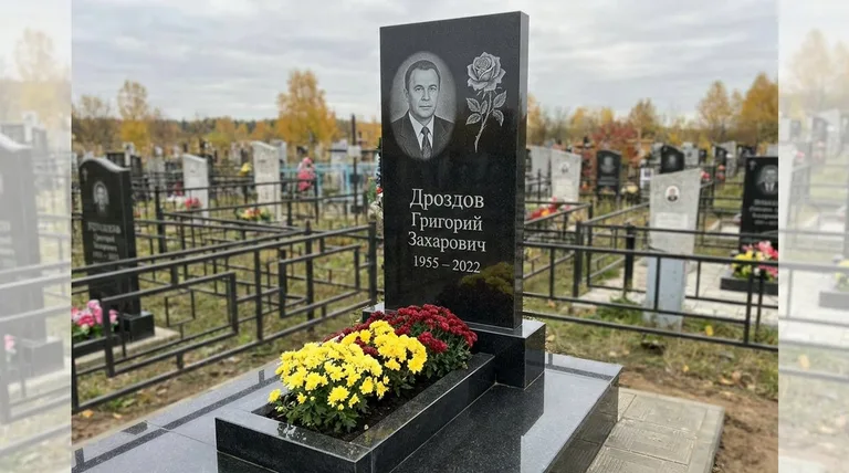Памятник с гравировкой роз — выполненная работа «Дроздов» в Казани