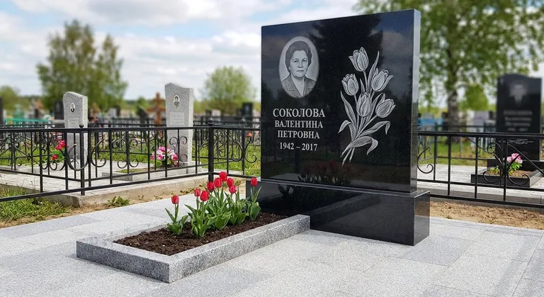 Памятник с гравировкой тюльпанов — выполненная работа «Соколова» в Казани