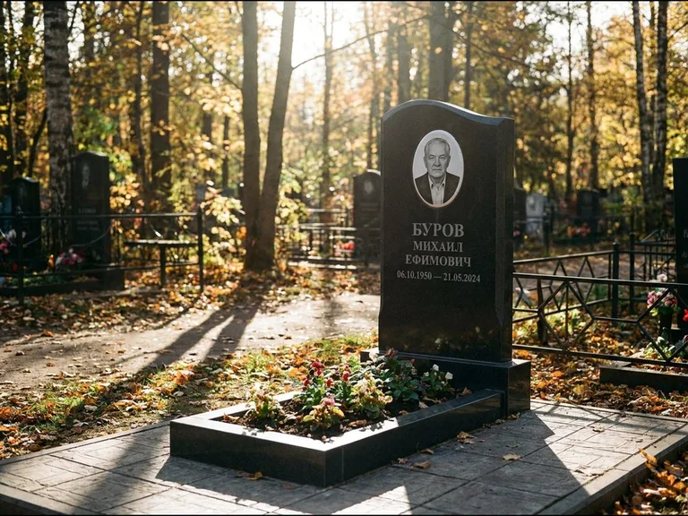 Овальный керамический портрет — установленная работа в Казани