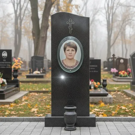 Овальный портрет на стекле 240×300 мм на памятнике в Казани