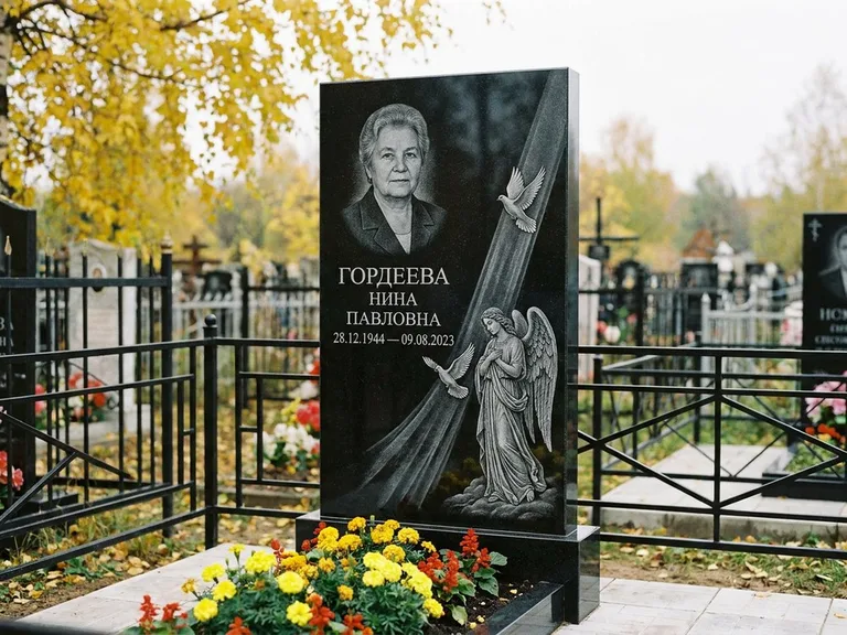 Памятник с гравировкой ангела — гравировка ангела с голубем по диагонали стелы, работа «Гордеева» в Казани