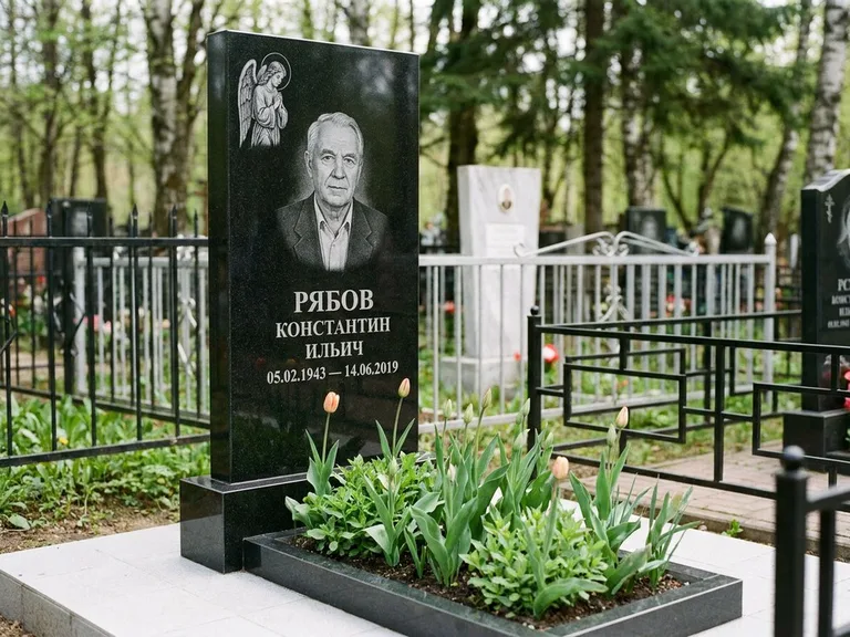 Памятник с гравировкой ангела — гравировка ангела с крестом рядом с эпитафией, работа «Фаддеев» в Казани