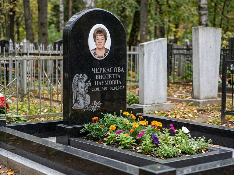 Памятник с гравировкой ангела — гравировка ангела с крестом рядом с эпитафией, работа «Журавлёва» в Казани