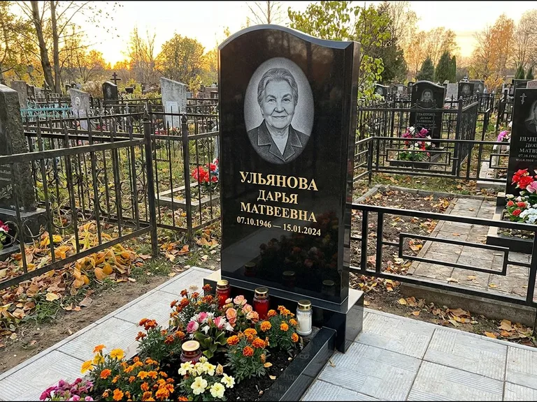 Гравировка портрета на чёрном граните — выполненная работа 12 в Казани