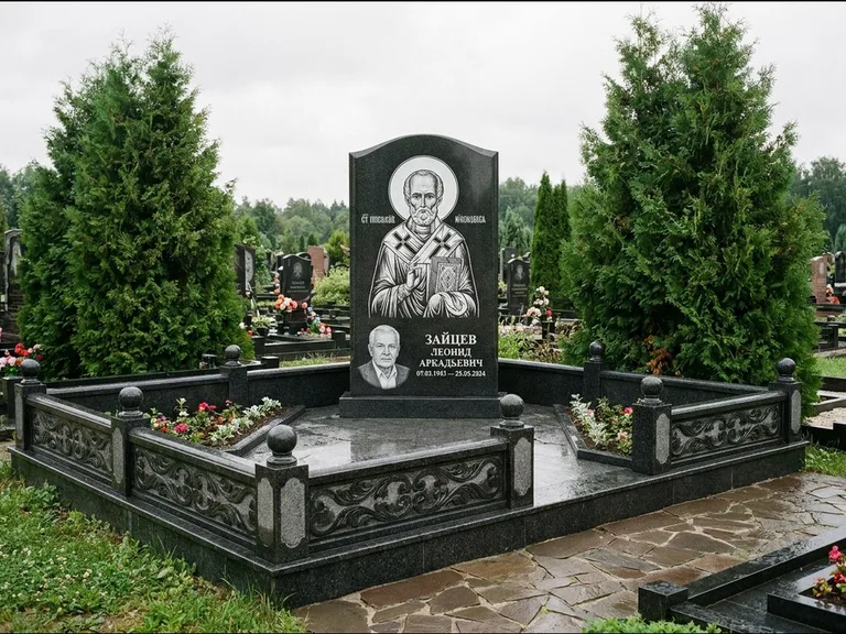 Памятник с гравировкой иконы: стела с гранитным столиком и скамьёй — Архангел Михаил на стеле, семейный участок с плиткой, работа «Верещагина» в Казани
