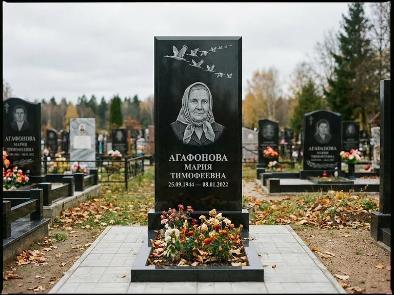 Гравировка журавлей на памятник в Казани — памятник из чёрного гранита с гравировкой