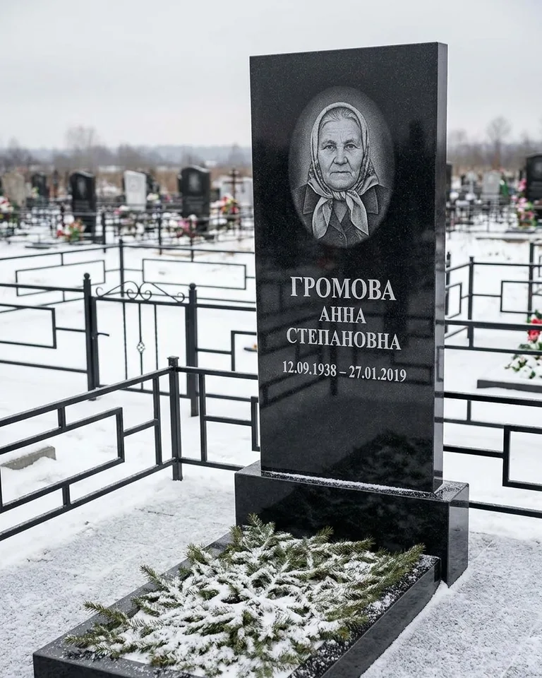 Простой вертикальный памятник под ключ зимой в Казани