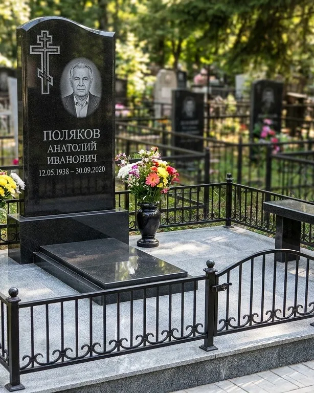 Памятник под ключ с восьмиконечным крестом в Казани