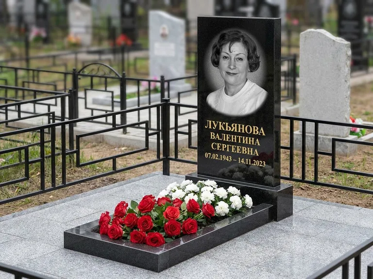 Портрет на памятнике в Казани — Ч/б портрет → гравировка на стандартном комплексе