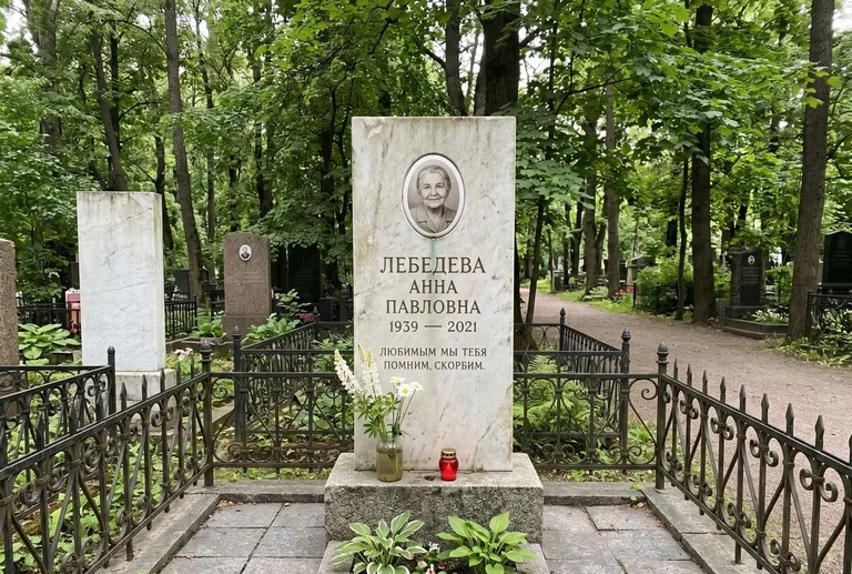 Уборка могилы до и после осенью — городское кладбище в Казани