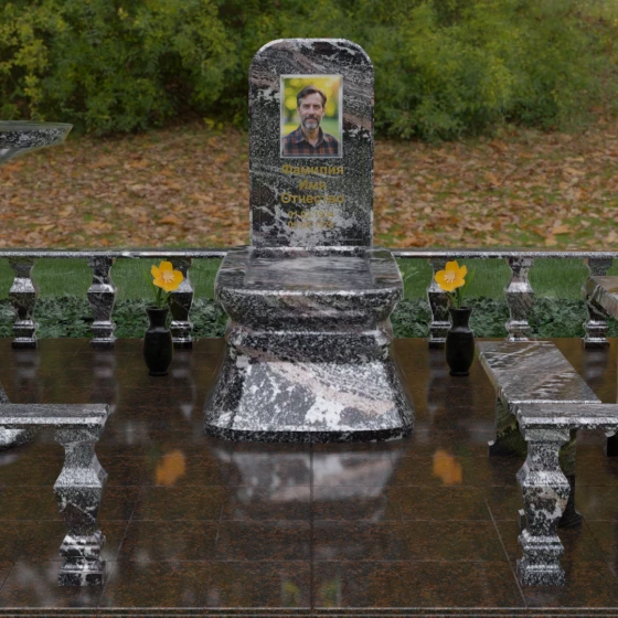 Гранитный мемориал со скругленной стелой, гранит амфиболит