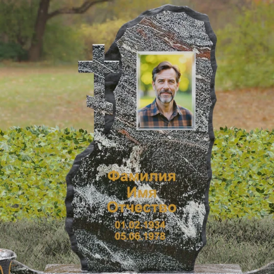 Гранитный православный памятник с крестом в Уфе, гранит амфиболит