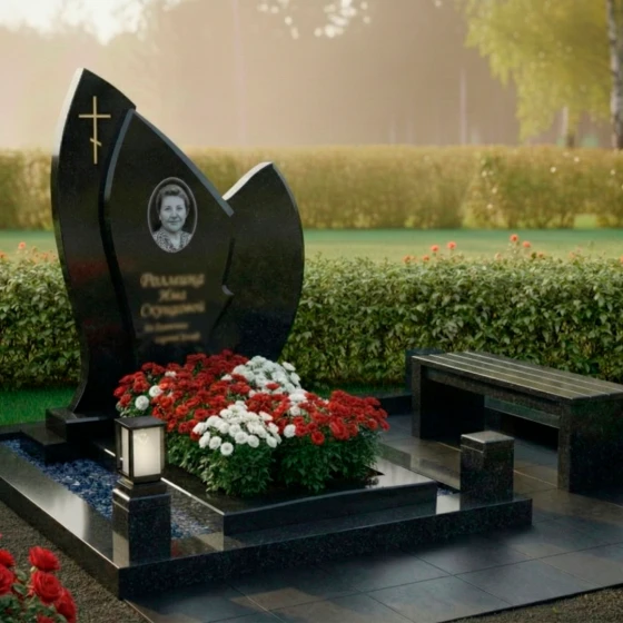 Элитный гранитный православный вертикальный памятник в Туле, гранит Габбро-диабаз