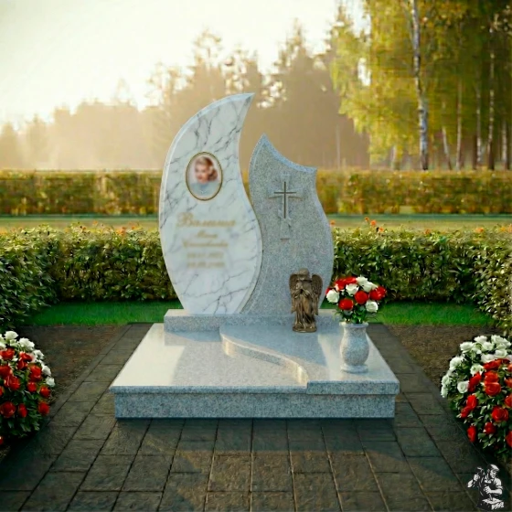 Комбинированный православный памятник с крестом в Новокузнецке, мрамор Тассос