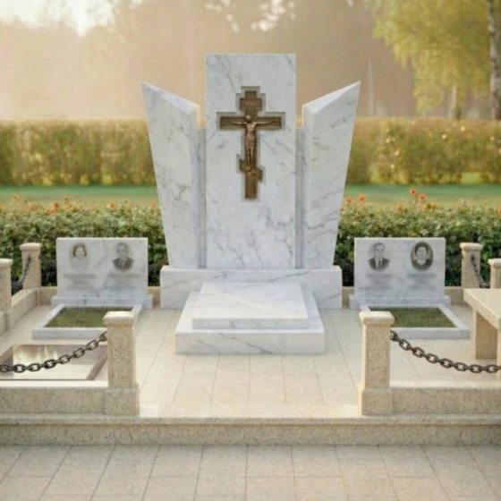 Мемориальный комплекс с гранитным памятником в Казани, мрамор Тассос
