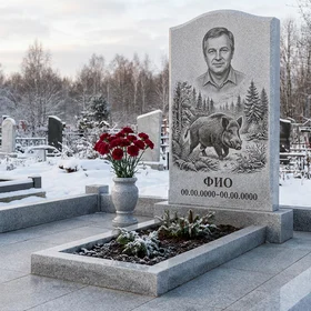 Гранитный памятник охотнику с аркой с охотничьим рогом