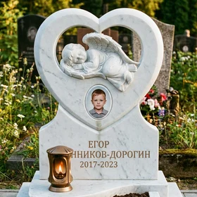 Детский памятник в форме сердца