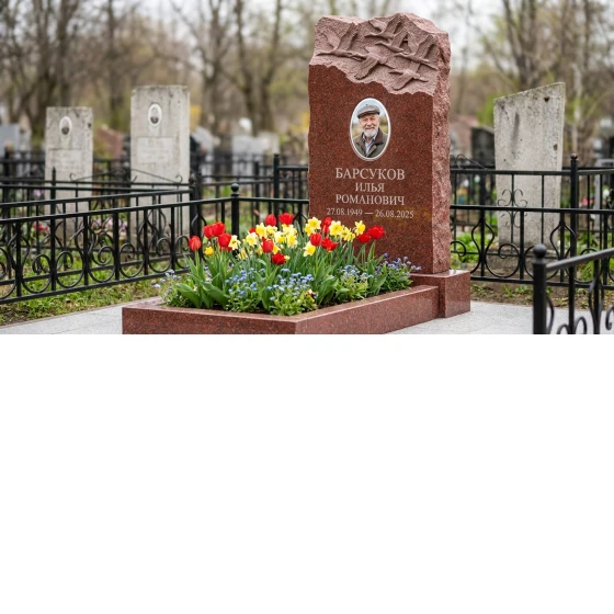 Памятник с клином журавлей из лезниковского гранита